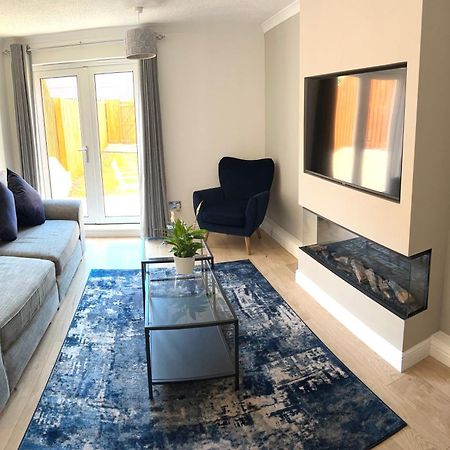 3 Bedroom - 2 Bathroom Townhouse In Corstorphine Near Murrayfield Stadium - Direct Bus To Edinburgh City Centre In 20 Minutes - Two Private Parking Spaces - Private Sunny Garden - Recently Refurbished Esterno foto