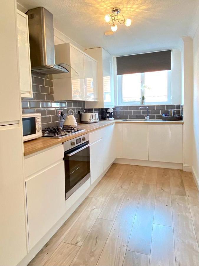 3 Bedroom - 2 Bathroom Townhouse In Corstorphine Near Murrayfield Stadium - Direct Bus To Edinburgh City Centre In 20 Minutes - Two Private Parking Spaces - Private Sunny Garden - Recently Refurbished Esterno foto
