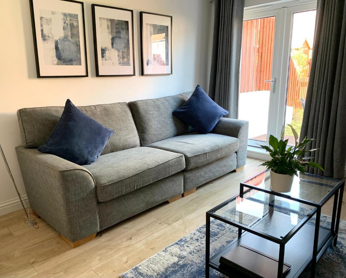 3 Bedroom - 2 Bathroom Townhouse In Corstorphine Near Murrayfield Stadium - Direct Bus To Edinburgh City Centre In 20 Minutes - Two Private Parking Spaces - Private Sunny Garden - Recently Refurbished Esterno foto