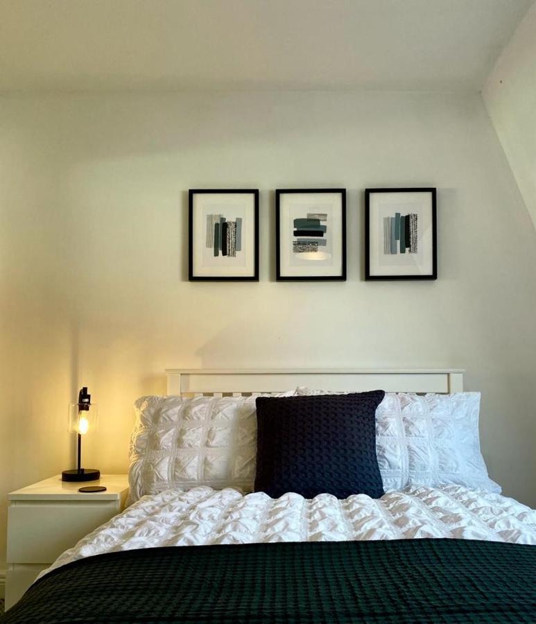3 Bedroom - 2 Bathroom Townhouse In Corstorphine Near Murrayfield Stadium - Direct Bus To Edinburgh City Centre In 20 Minutes - Two Private Parking Spaces - Private Sunny Garden - Recently Refurbished Esterno foto