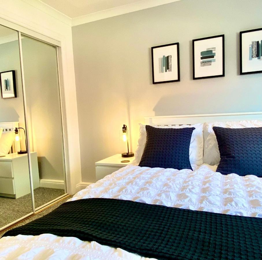 3 Bedroom - 2 Bathroom Townhouse In Corstorphine Near Murrayfield Stadium - Direct Bus To Edinburgh City Centre In 20 Minutes - Two Private Parking Spaces - Private Sunny Garden - Recently Refurbished Esterno foto