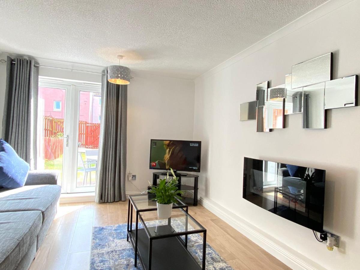 3 Bedroom - 2 Bathroom Townhouse In Corstorphine Near Murrayfield Stadium - Direct Bus To Edinburgh City Centre In 20 Minutes - Two Private Parking Spaces - Private Sunny Garden - Recently Refurbished Esterno foto