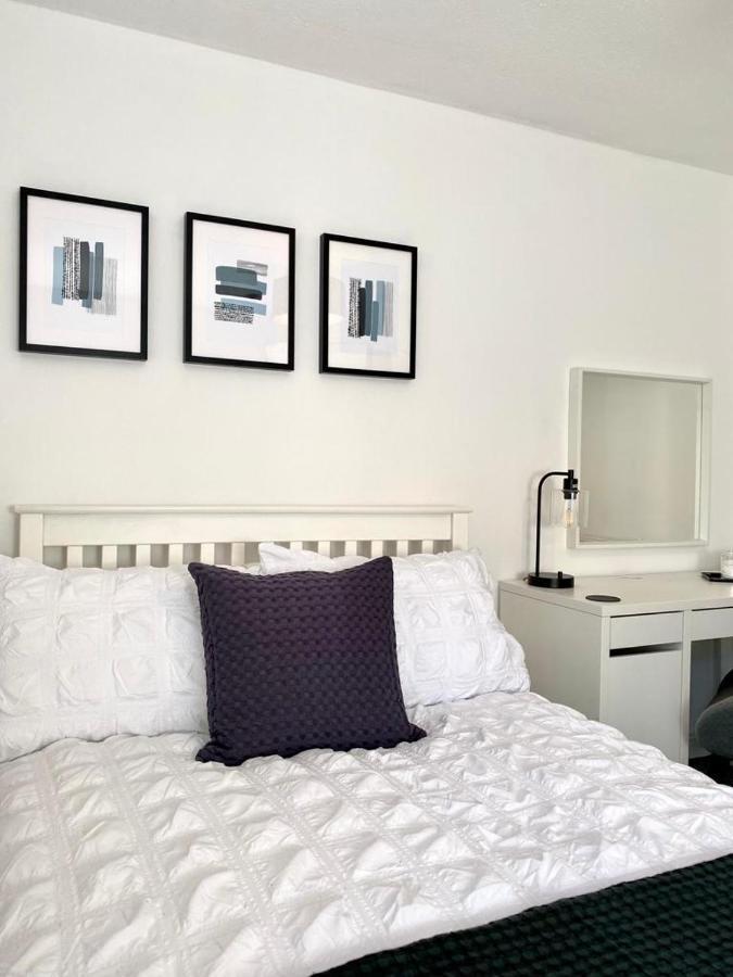 3 Bedroom - 2 Bathroom Townhouse In Corstorphine Near Murrayfield Stadium - Direct Bus To Edinburgh City Centre In 20 Minutes - Two Private Parking Spaces - Private Sunny Garden - Recently Refurbished Esterno foto