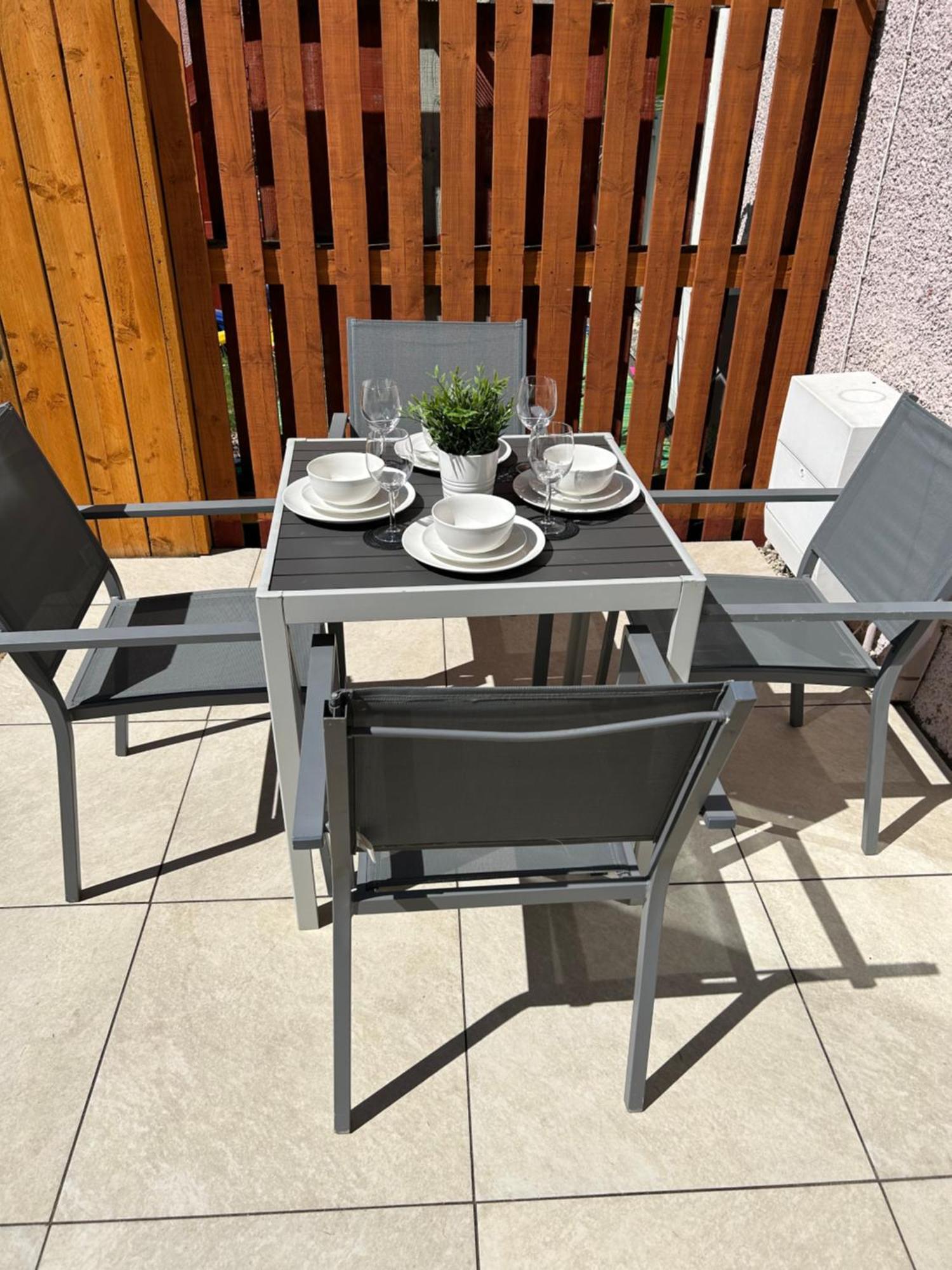 3 Bedroom - 2 Bathroom Townhouse In Corstorphine Near Murrayfield Stadium - Direct Bus To Edinburgh City Centre In 20 Minutes - Two Private Parking Spaces - Private Sunny Garden - Recently Refurbished Esterno foto